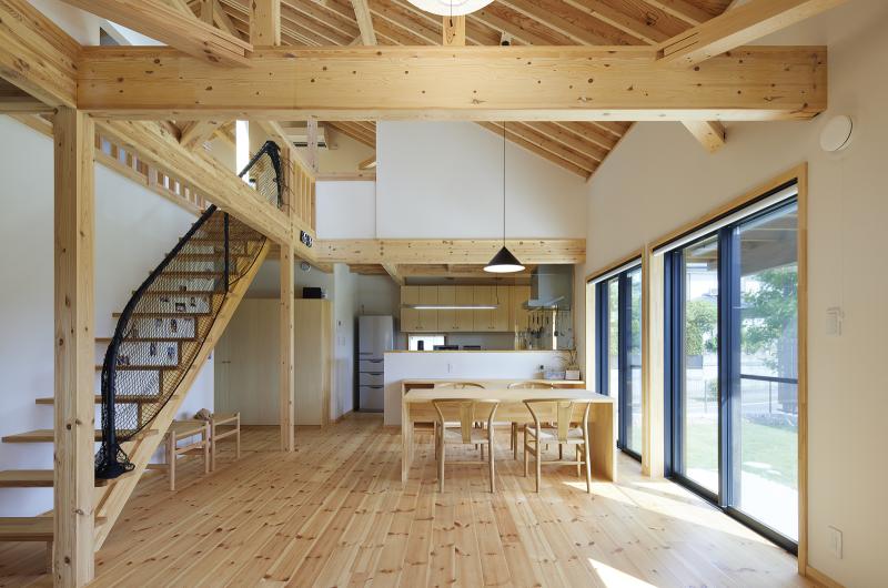 子育て世代の住空間～吹抜けでつながる心地良い住まい