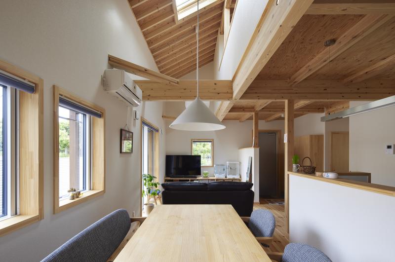 ペットと暮らす心地いい家|匂いが気にならない空間設計|仕切らずに家族がつながる住まい