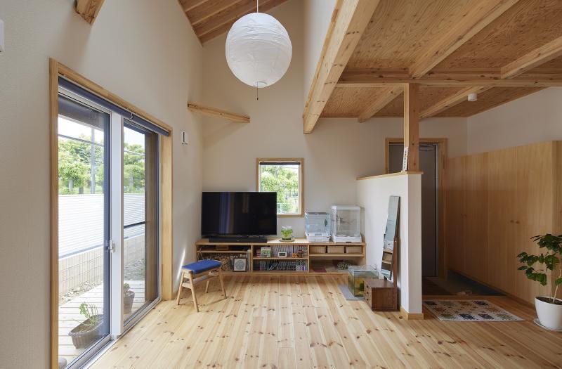 ペットと暮らす心地いい家|匂いが気にならない空間設計|仕切らずに家族がつながる住まい