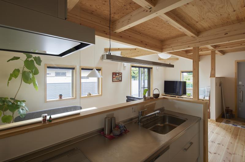 ペットと暮らす心地いい家|匂いが気にならない空間設計|仕切らずに家族がつながる住まい