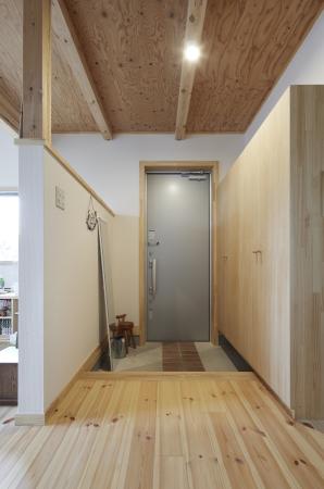 ペットと暮らす心地いい家|匂いが気にならない空間設計|仕切らずに家族がつながる住まい